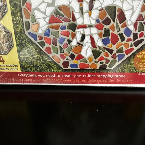Milestones Mosaic Stepping Stone Kit. New in sealed packaging - Picture 2 of 5